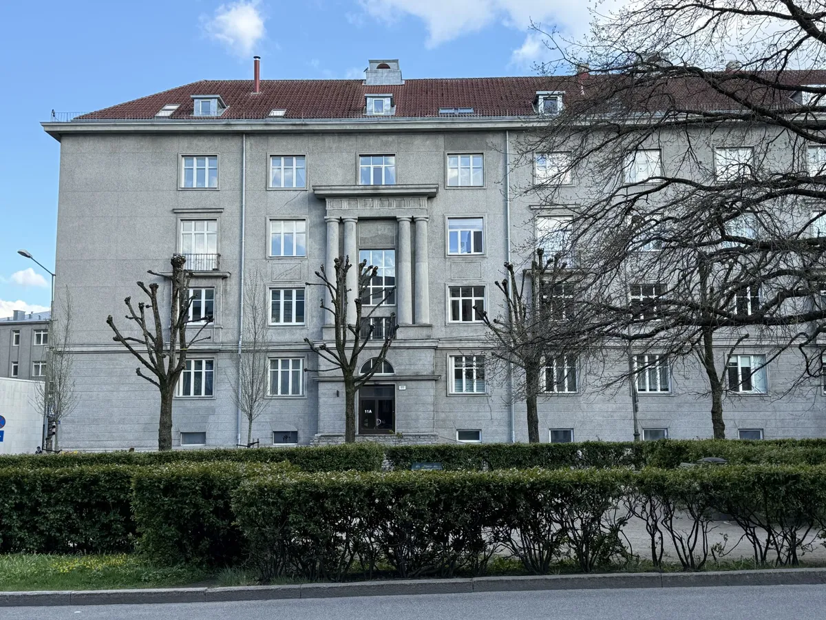 Rävala pst 11 tänavalt